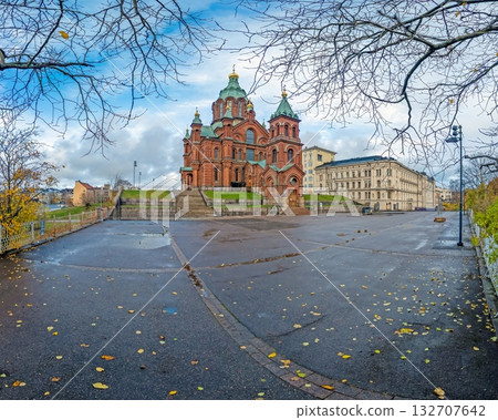 Uspenski Cathedral and square in Helsinki 132707642