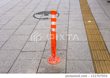 人行道上的「禁止車輛駛入」標誌 132707950