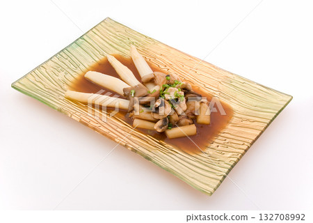 asparagus under the sauce 132708992