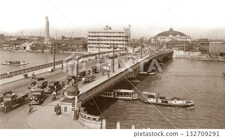 老照片，1933-1945 年，東京，隅田川兩國大橋和兩國國技館相撲館 132709291