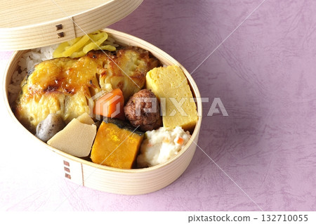 Grilled fish lunch 132710055