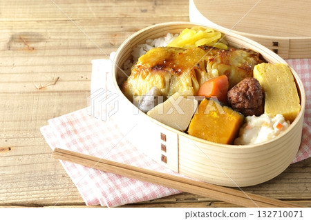 Grilled fish lunch 132710071