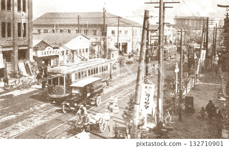 Old photo taken between 1924 and 1927 in front of the Matsuzakaya Ginza store on Ginza Chuo-dori in Tokyo Old photo taken between 1924 and 1927 in front of the Matsuzakaya Ginza store on Ginza Chuo-dori in Tokyo 132710901