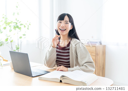 Young woman studying at home 132711481