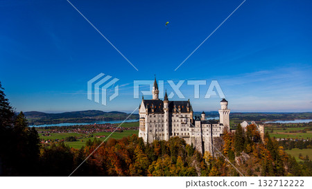 秋日晨光中的新天鵝堡壯麗景觀 秋日晨光中的新天鵝堡壯麗景觀 132712222