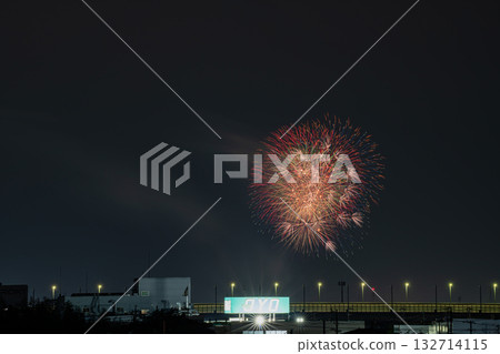 The Hiraguchi Hachiman Shrine Festival in Hamamatsu City: Fireworks display and the Shin-Tomei Expressway (Shizuoka Prefecture) The Hiraguchi Hachiman Shrine Festival in Hamamatsu City: Fireworks display and the Shin-Tomei Expressway (Shizuoka Prefecture) 132714115