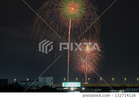 The Hiraguchi Hachiman Shrine Festival in Hamamatsu City: Fireworks display and the Shin-Tomei Expressway (Shizuoka Prefecture) 132714116