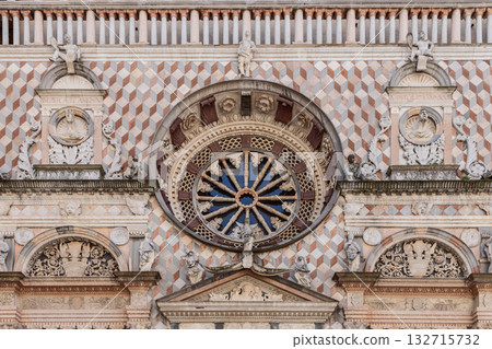 Renaissance rose window of Colleoni Chapel in Bergamo with marble saints and ornate stone patterns Renaissance rose window of Colleoni Chapel in Bergamo with marble saints and ornate stone patterns 132715732