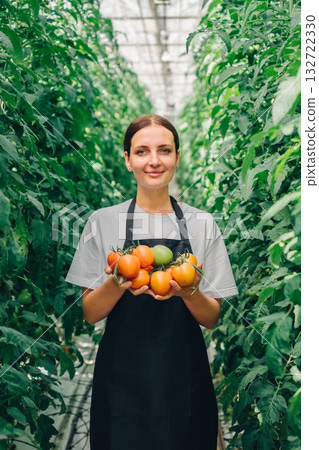 Ladies reveal vibrant tomato collections, Women demonstrate their colorful tomato crops to eager buyers, Female horticulturists display their freshly picked ripe tomatoes to interested shoppers 132722330