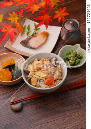 註：秋葉為人造葉。什錦蔬菜飯、五子飯、蘑菇飯、鹽烤黃尾魚、燉南瓜、芝麻秋葵。 132723698