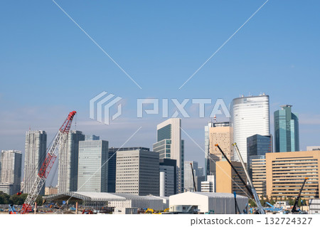A view of the large cranes along the Sumida River and the Shiodome area from Kachidoki A view of the large cranes along the Sumida River and the Shiodome area from Kachidoki 132724327