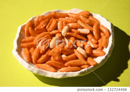 Persimmon pea Persimmon pea 132724406