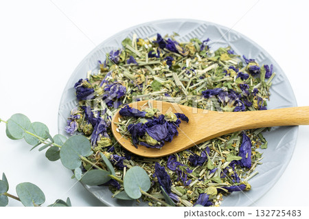 organic herbs organic herbs 132725483