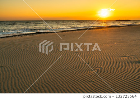 <<Shizuoka Prefecture>> Nakatajima Sand Dunes - Sunset Scenery <<Shizuoka Prefecture>> Nakatajima Sand Dunes - Sunset Scenery 132725564