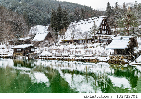 Gifu: Snow-covered Hida Village, Goami Pond and the former Nishioka family home Gifu: Snow-covered Hida Village, Goami Pond and the former Nishioka family home 132725701