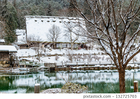 Gifu: Snow-covered Hida Village, Goami Pond and the former Nishioka family home Gifu: Snow-covered Hida Village, Goami Pond and the former Nishioka family home 132725703