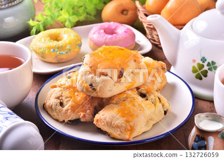 raisin cheese scone 132726059