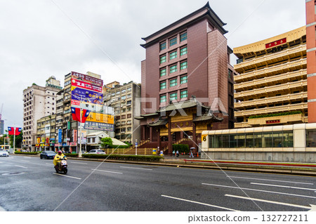 台灣台北山道寺站雨中台北景色 台灣台北山道寺站雨中台北景色 132727211