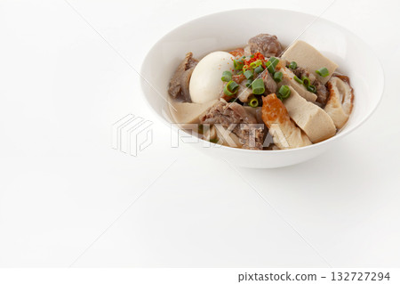 Simmered beef tendon 132727294