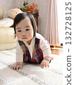Crawling baby 132728125