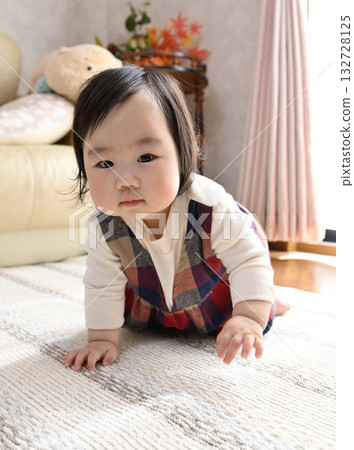 Crawling baby Crawling baby 132728125