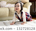 Crawling baby 132728128