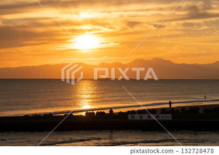 Shonan Kugenuma Coast and Eboshi Rock Shonan Kugenuma Coast and Eboshi Rock 132728478
