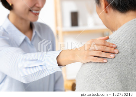 Elderly care family 132730213