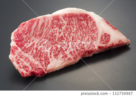 黑毛和牛牛肉沙朗牛排 黑毛和牛牛肉沙朗牛排 132730987