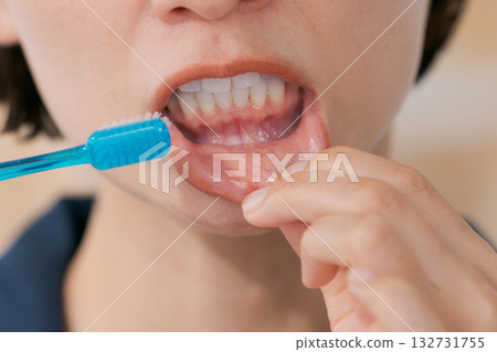 A woman taking care of her gums 132731755