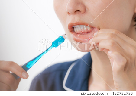 A woman taking care of her gums 132731756