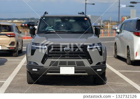 Luxury SUV image 132732126