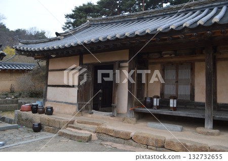 Yu Gibang's house in spring in Seosan, South Chungcheong Province, South Korea Yu Gibang's house in spring in Seosan, South Chungcheong Province, South Korea 132732655