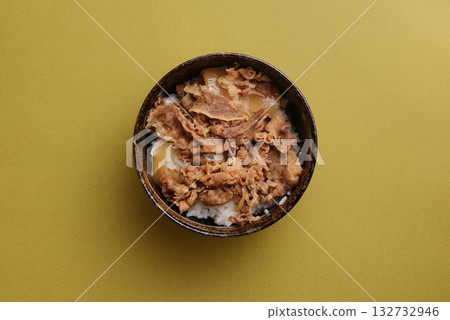 beef bowl  132732946