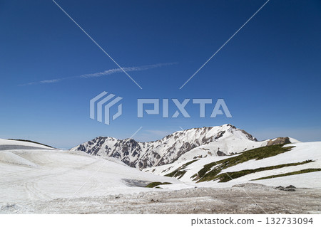 Murodo is a mountainous plateau in Toyama Prefecture, Japan, and is the highest point of the Tateyama Kurobe Alpine Route. 132733094