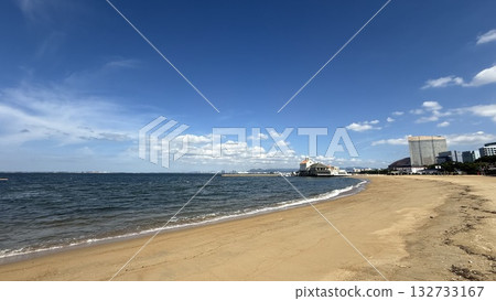 Momochihama Beach in Fukuoka: Where the Blue Meets the City Momochihama Beach in Fukuoka: Where the Blue Meets the City 132733167