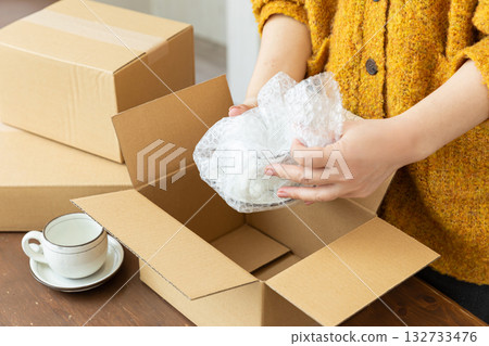 包裝易碎物品 包裝易碎物品 132733476