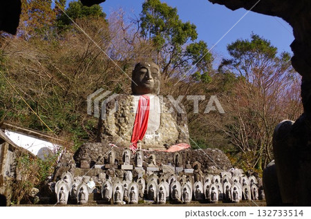 Huge Jizo Bodhisattva statue at Hozanji Temple in Sasaguri Town 132733514
