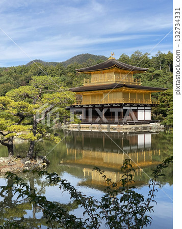 [Kyoto, Kinkakuji Temple] The beautiful Rokuonji Temple (World Heritage Site) reflected in the blue sky and water 132734331
