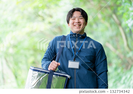 Delivery person with a cooler bag 132734342