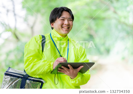 Delivery person with a cooler bag Delivery person with a cooler bag 132734350