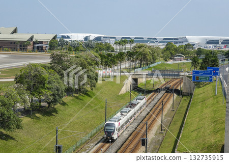 吉隆坡機場快線連接機場和吉隆坡中央車站。 吉隆坡機場快線連接機場和吉隆坡中央車站。 132735915