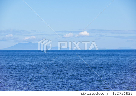 從諾沙布岬眺望國後島 從諾沙布岬眺望國後島 132735925
