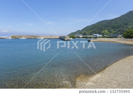 上越島佐藤漁港停滿了小型漁船。 132735943