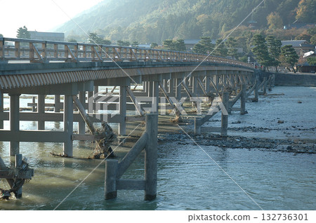 Kyoto Togetsukyo / Autumn trip to Kyoto - Scenery of Togetsukyo Bridge and the Sagano-Arashiyama area bathed in the early morning sun 132736301