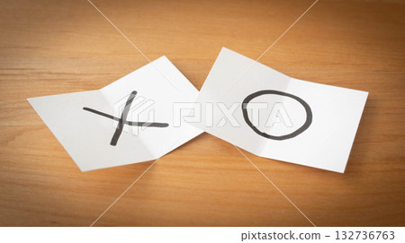 X and circle, yes and no, survey, voting 132736763