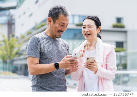 Middle-aged and senior men and women walking. 132736774