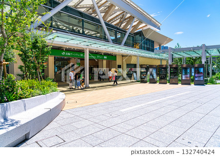 [Tokyo] Takanawa Gateway Station with its stylish exterior 132740424
