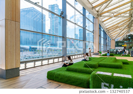 [Tokyo] Takanawa Gateway Station: Impressive with its stylish interior 132740537