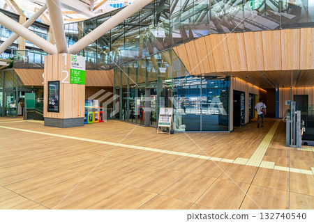 [Tokyo] Unmanned convenience store inside Takanawa Gateway Station 132740540